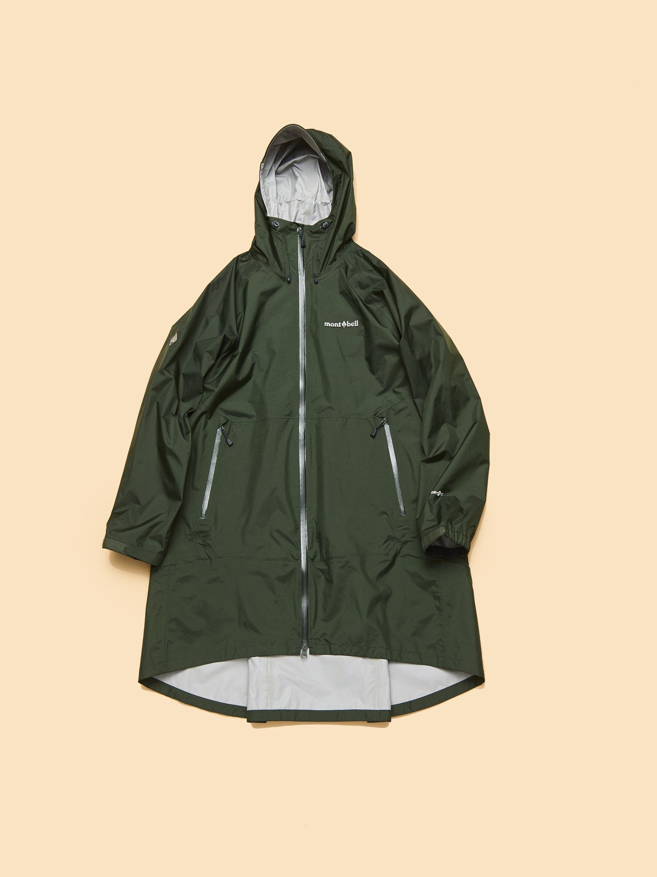 モンベルのパックラップ レインコート
