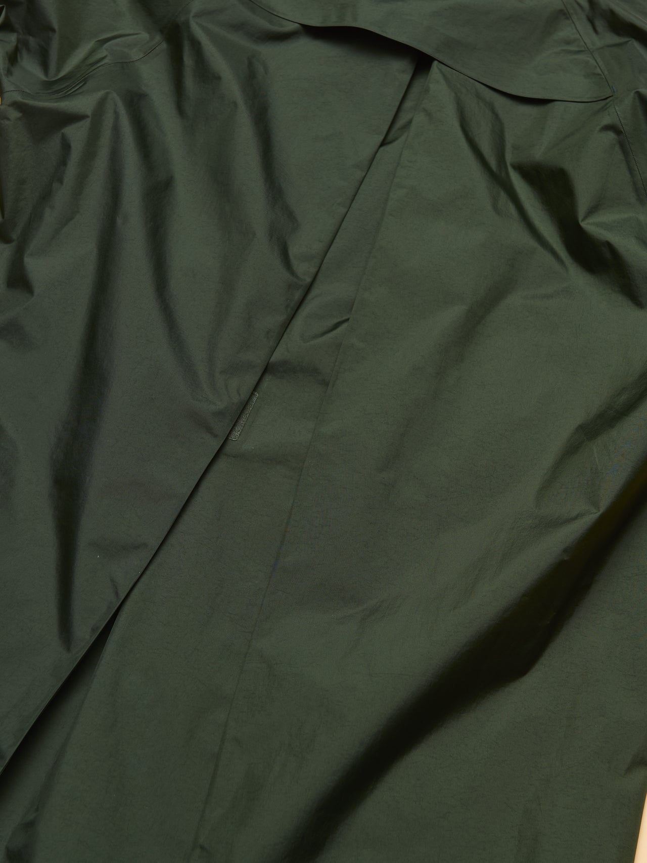 モンベルのパックラップ レインコートの背面のマチ