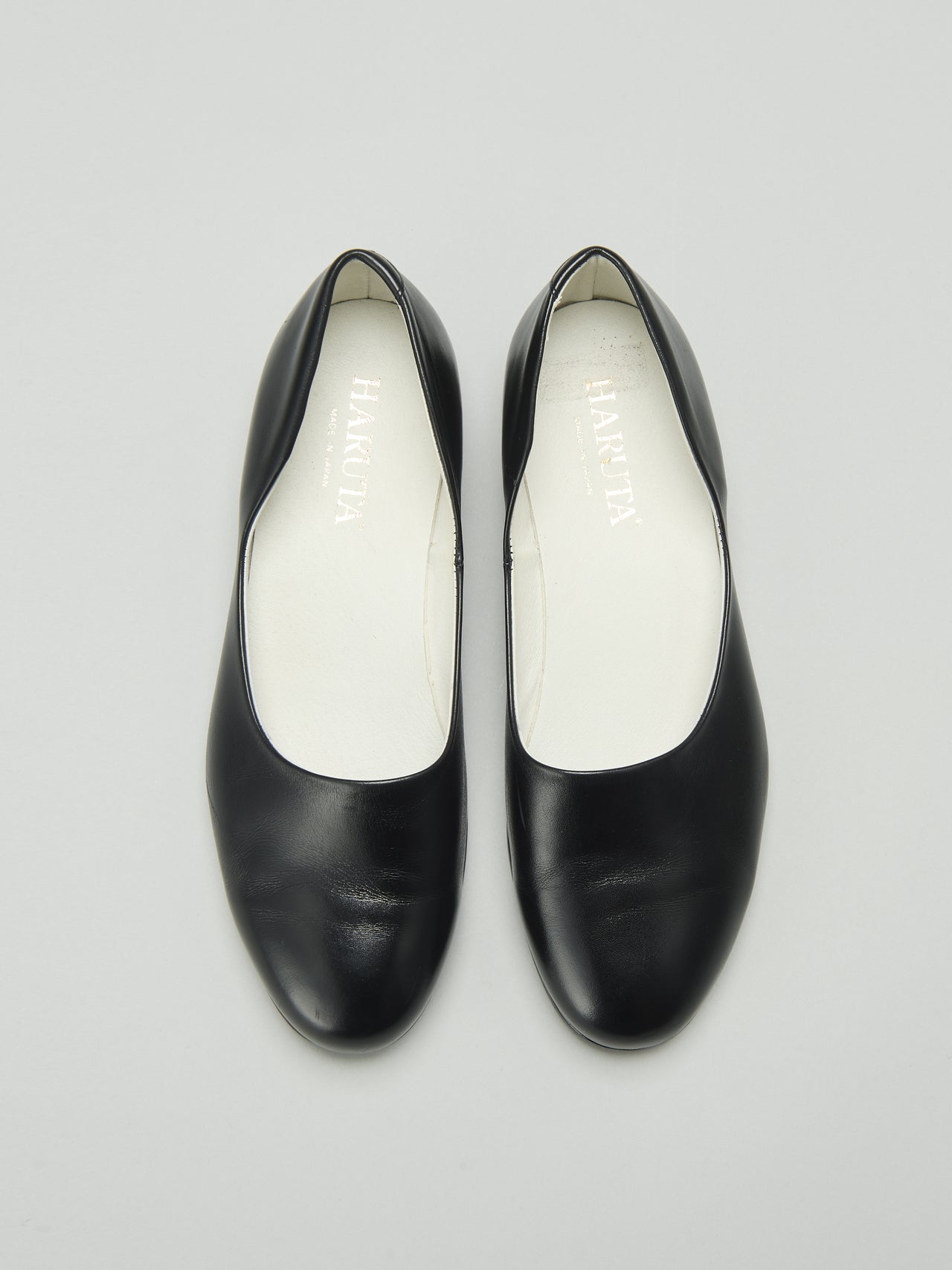 春に買うべきハルタの革靴「ミニマルモンクシューズ」