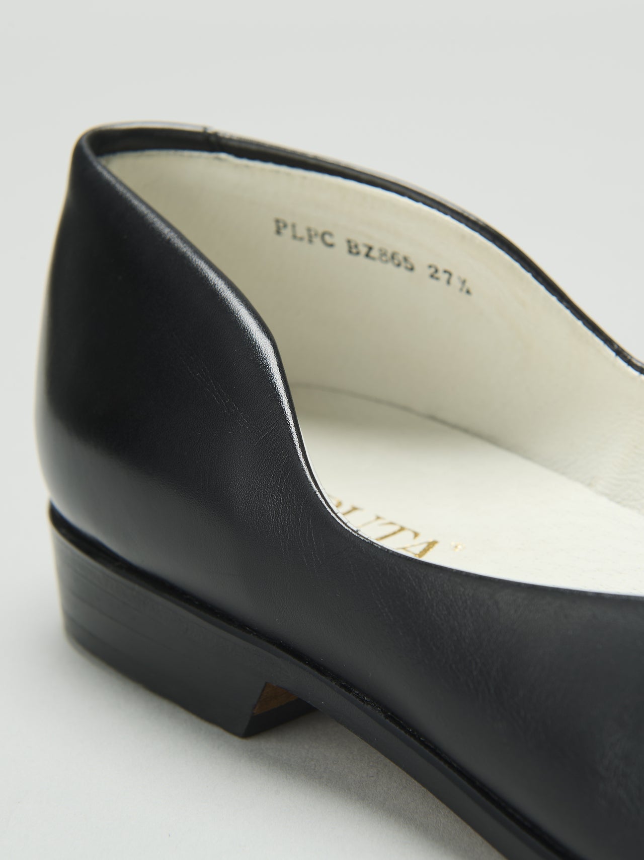 春に買うべきハルタの革靴「ミニマルモンクシューズ」のヒール