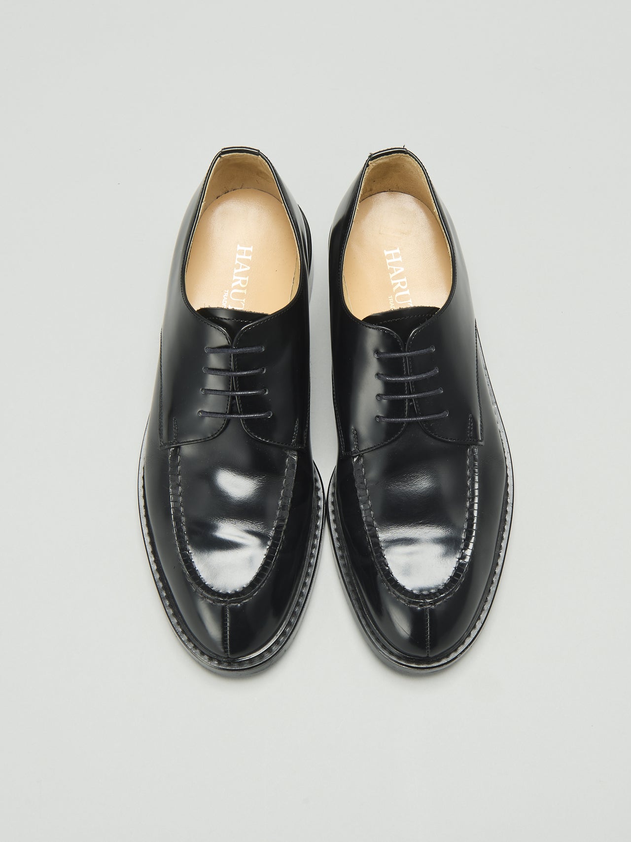 春に買うべきハルタの革靴「ブラッチャーモカレースアップシューズ」