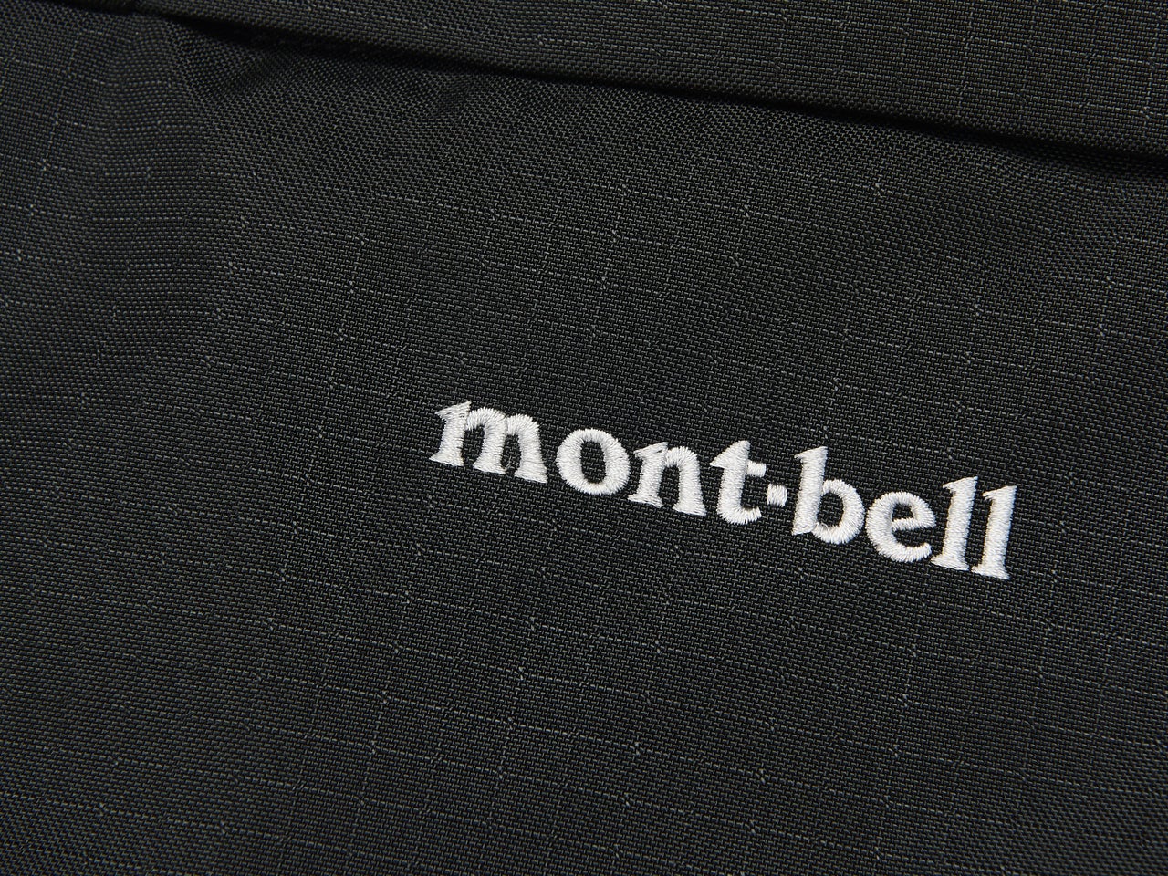 壊れるまで一生これでいい。「モンベル」の黒トートを試用＆本音レビュー！[mont-bell ベルニナトート M]