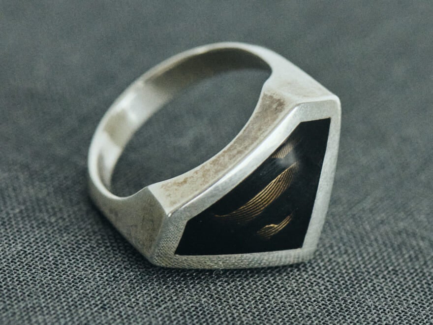 服のプロたちが「今欲しいジュエリー６選」をコメントとともに。“アメコミ”モチーフのリングから、押し花を閉じ込めたブレスレットまで。