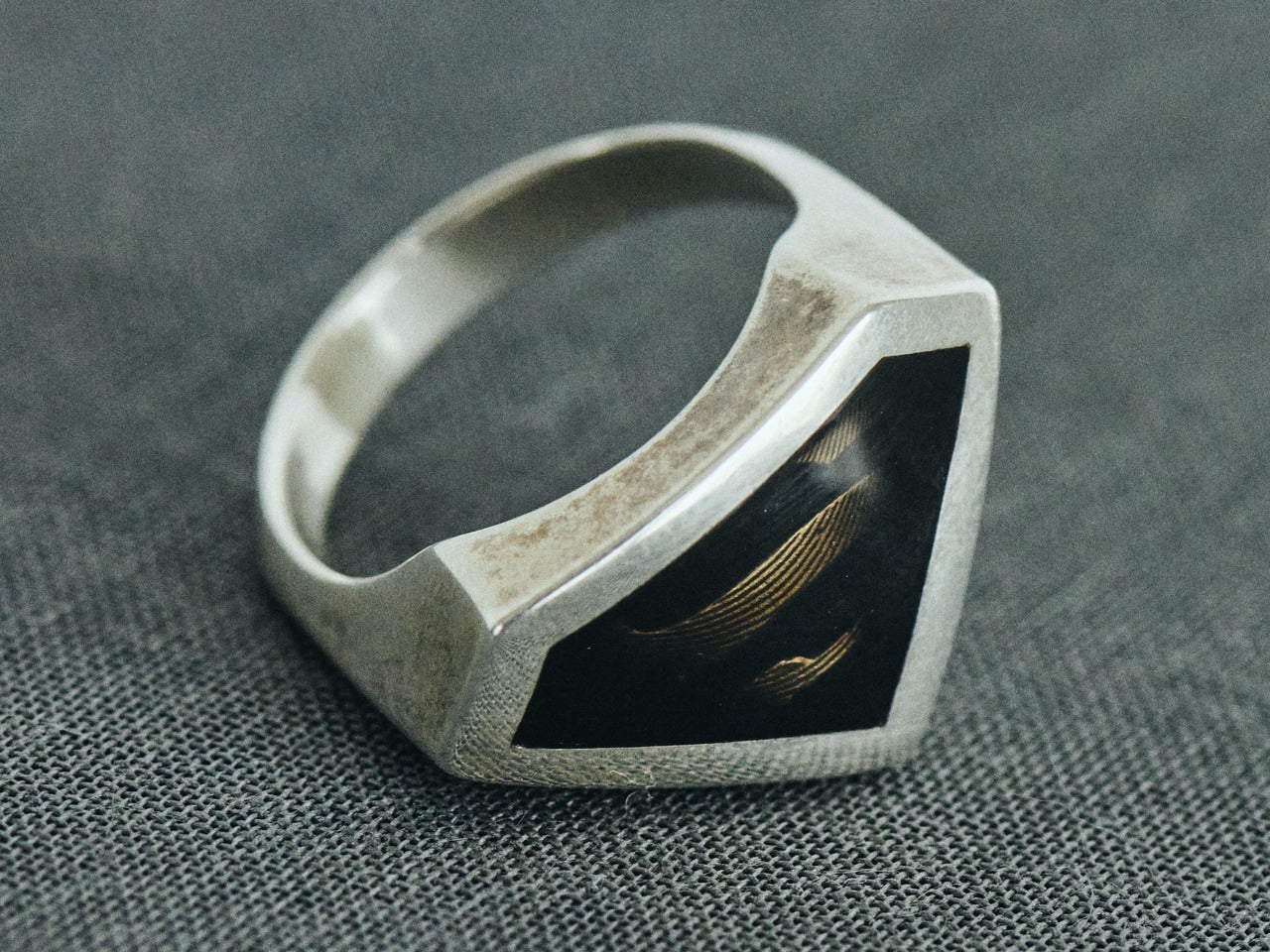 服のプロたちが「今欲しいジュエリー６選」をコメントとともに。“アメコミ”モチーフのリングから、押し花を閉じ込めたブレスレットまで。