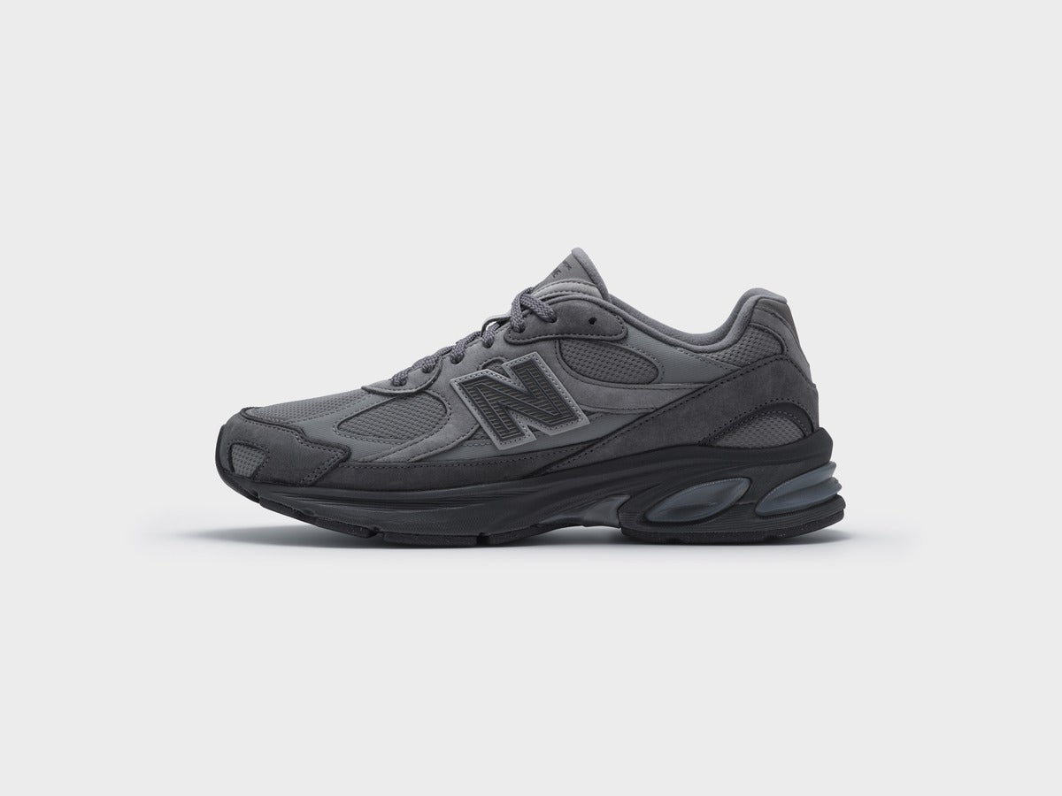 HOMME &times; New Balance ABZORB 2010」を、2026年3月20日（金）に世界の限定店舗で発売。  COMME des GAR&Ccedil;ONS HOMME  &times;  New Balance ABZORB 2010　ブラック