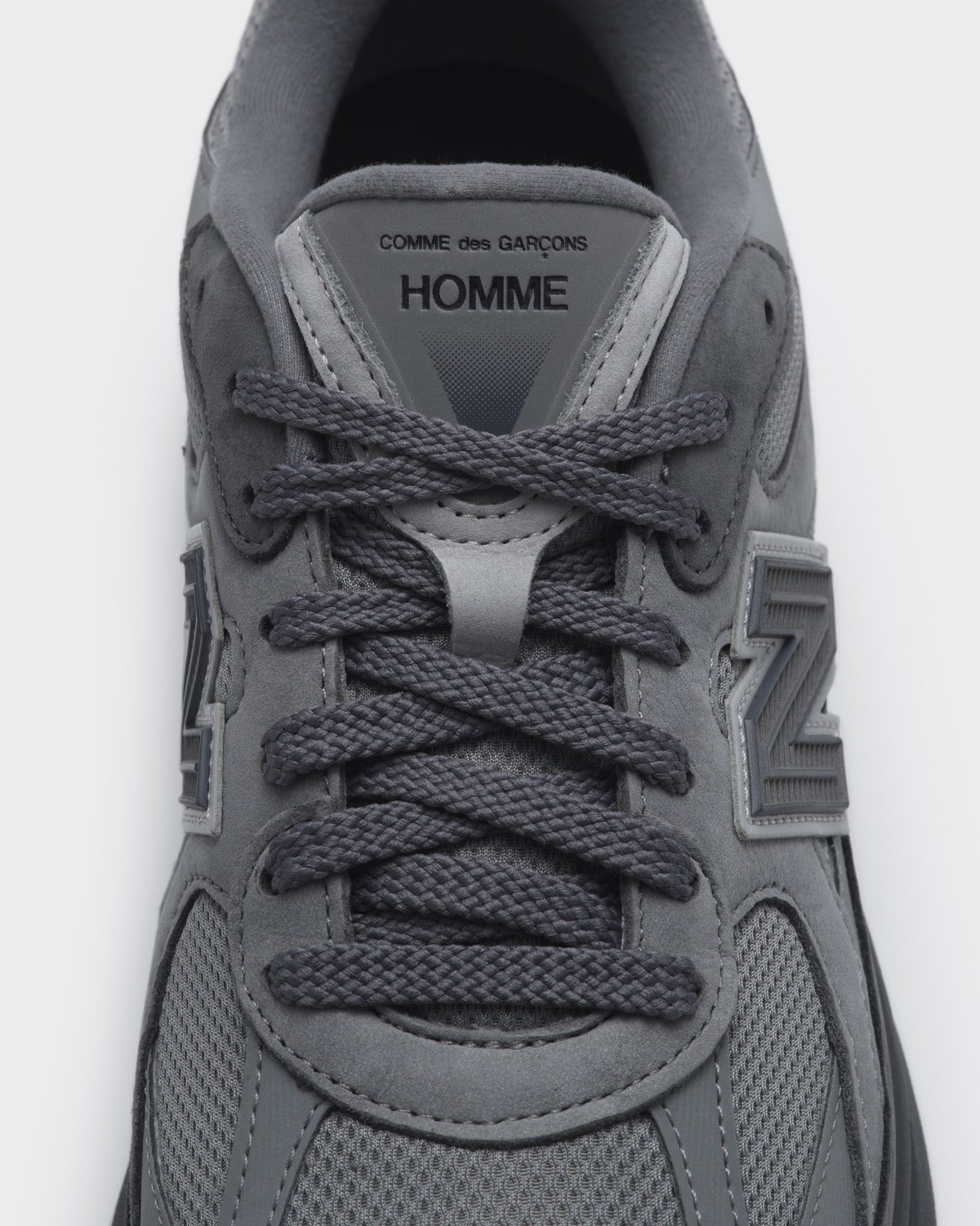 HOMME &times; New Balance ABZORB 2010」　チャコール タグ