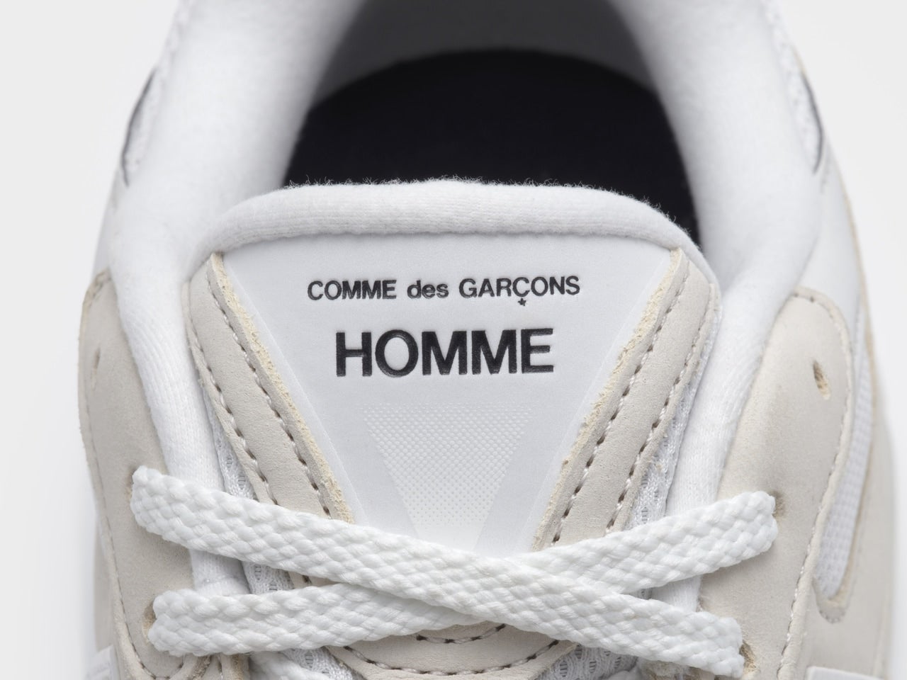 即完必至！「ニューバランス」と「コム デ ギャルソン・オム」のコラボスニーカーが世界限定店舗で発売！