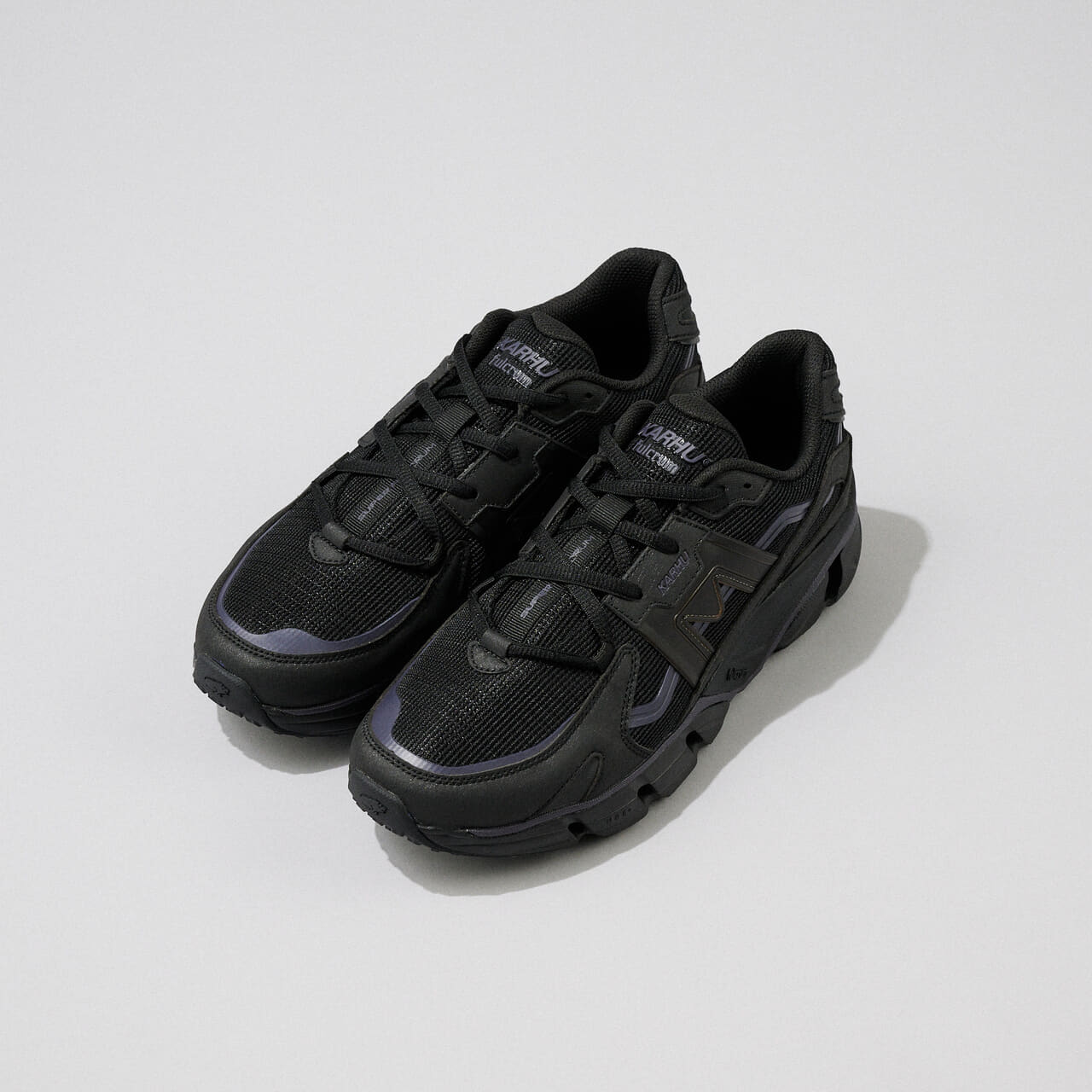 カルフ　スニーカー　全体