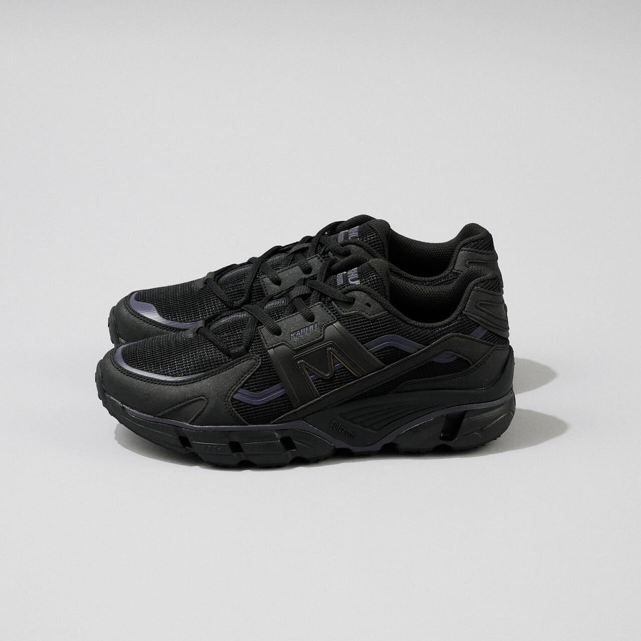 カルフ　スニーカー　サイド