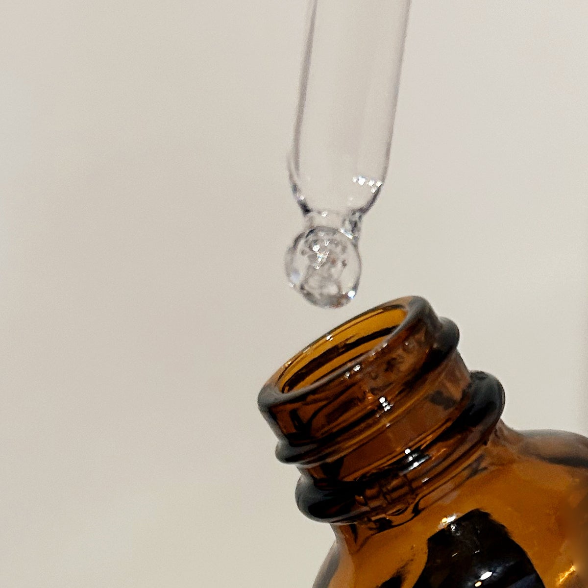 エディターが愛用するオバジC 10セラム　スポイト先端