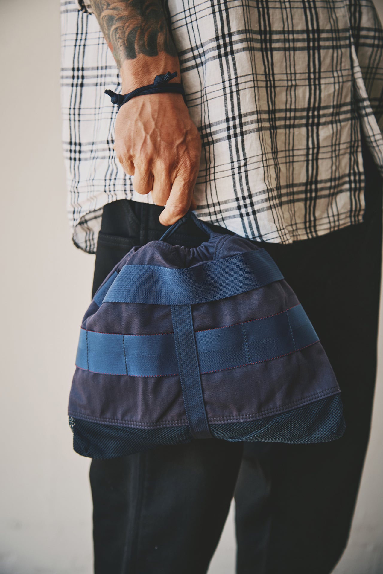 BRIEFING APRON BAG　収縮時