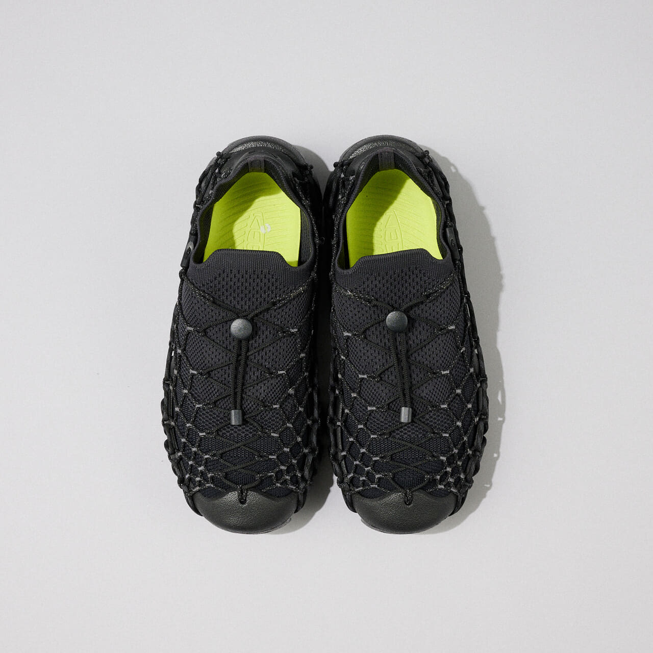 エディターが愛用する「KEEN（キーン）」の黒スニーカー／ユニーク 360のアッパー