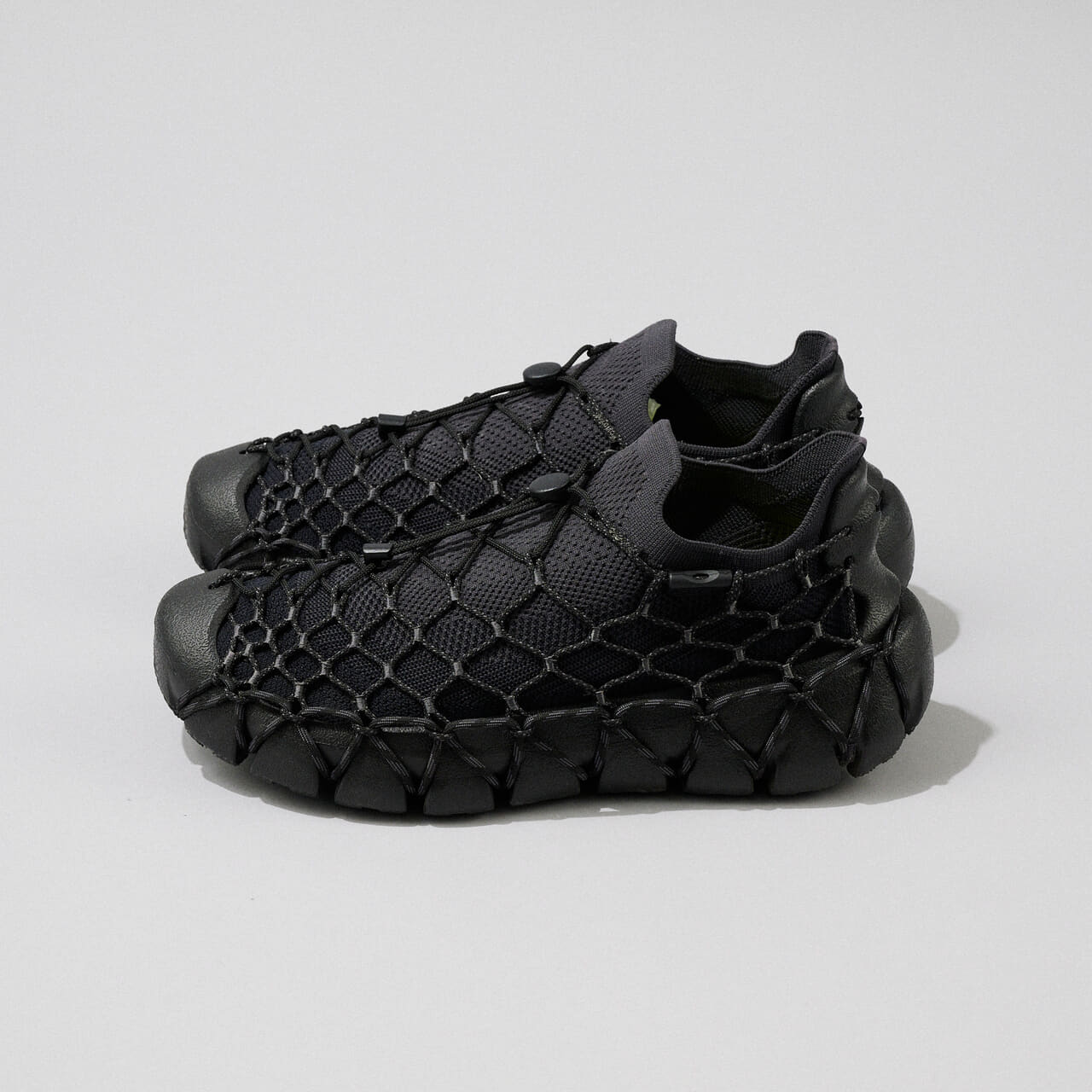 エディターが愛用する「KEEN（キーン）」の黒スニーカー／ユニーク 360のサイド