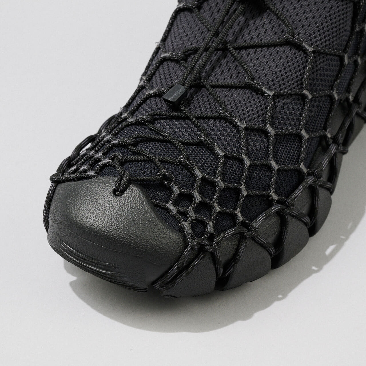 エディターが愛用する「KEEN（キーン）」の黒スニーカー／ユニーク 360のトゥ