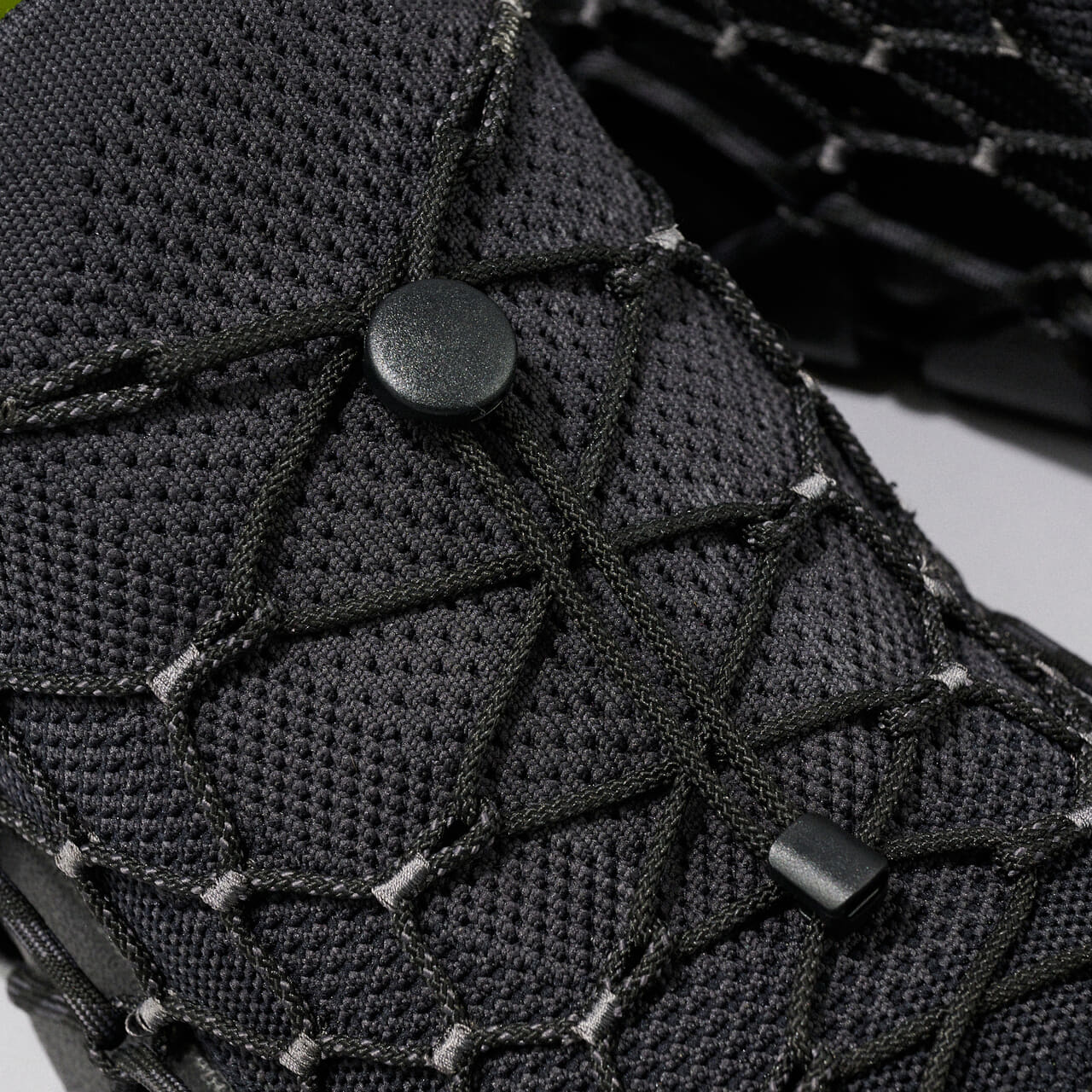 エディターが愛用する「KEEN（キーン）」の黒スニーカー／ユニーク 360のシューレース