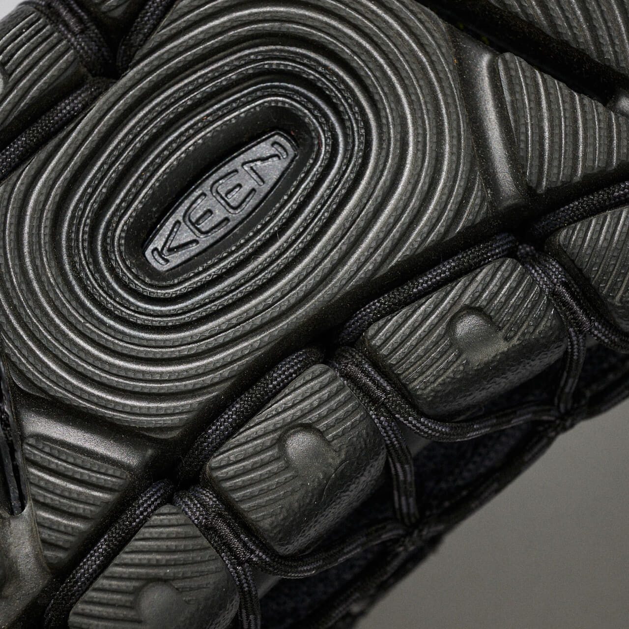 エディターが愛用する「KEEN（キーン）」の黒スニーカー／ユニーク 360のアウトソール