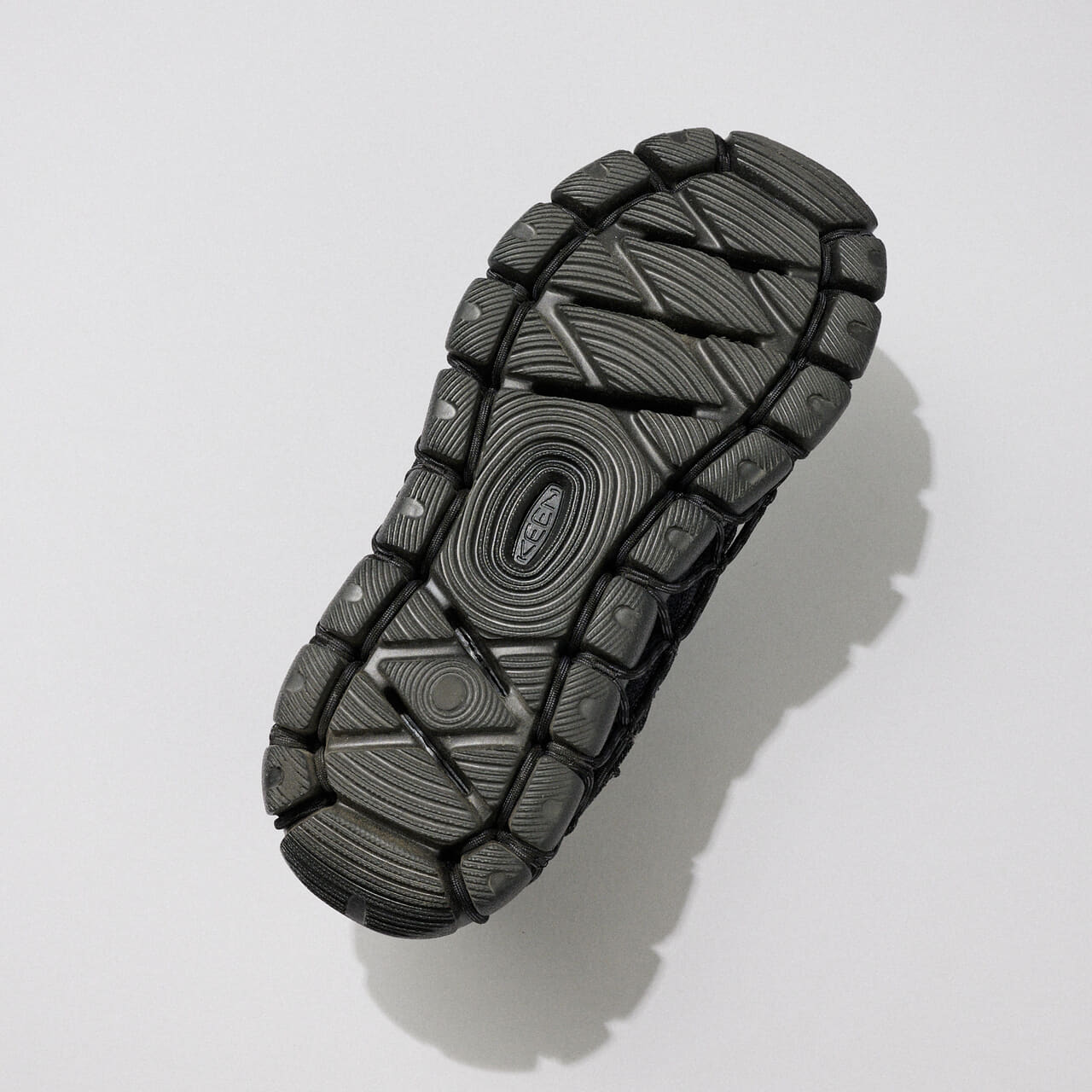 エディターが愛用する「KEEN（キーン）」の黒スニーカー／ユニーク 360のアウトソール引き