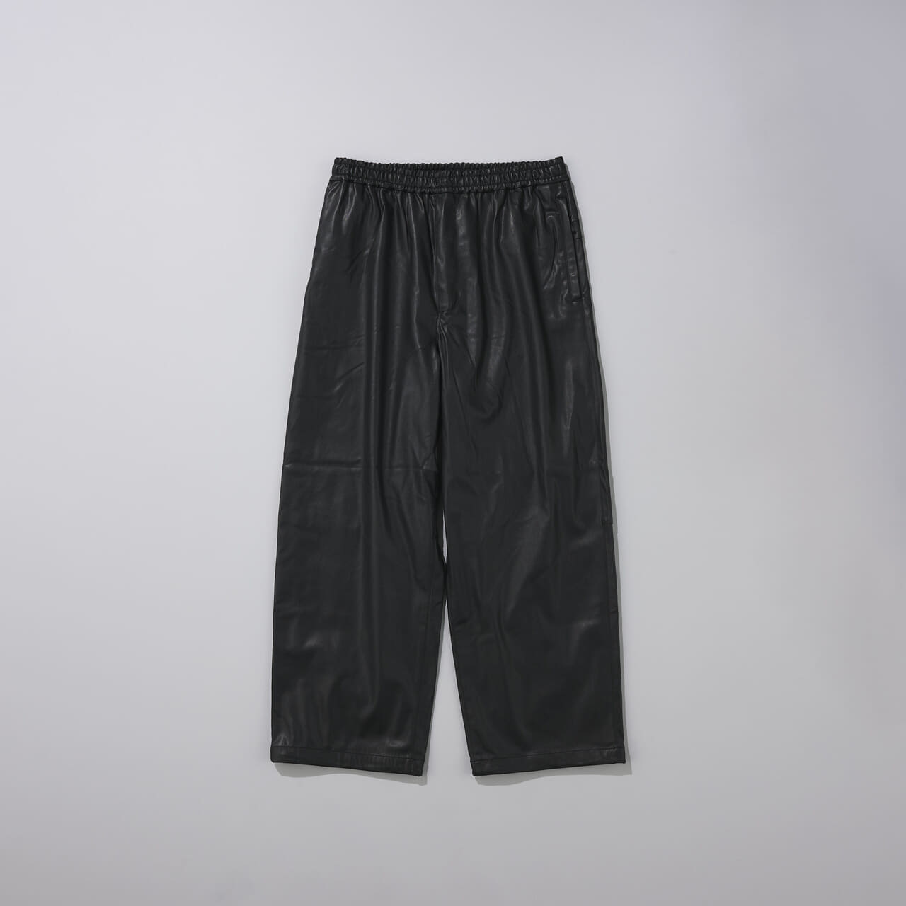 エディターが買ってよかった「ダイワ ピア 39」の愛用黒パンツ／TECH SYNTHETIC SKIN WINDBREAKER PANTS