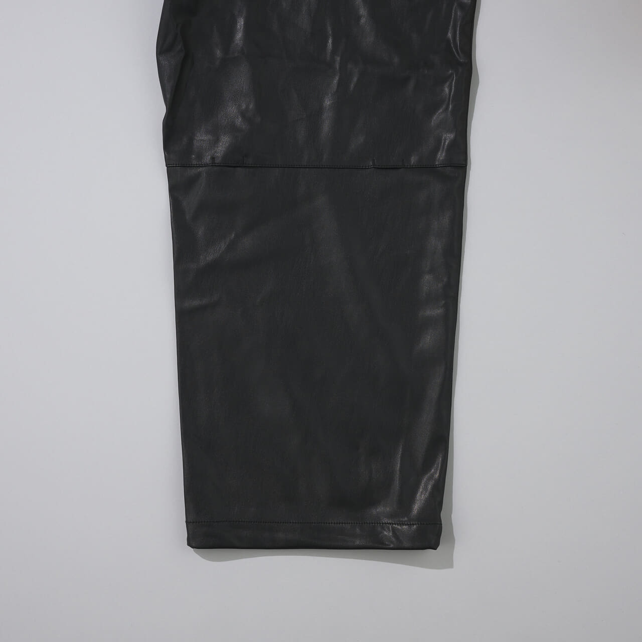 エディターが買ってよかった「ダイワ ピア 39」の愛用黒パンツ／TECH SYNTHETIC SKIN WINDBREAKER PANTSの裏の切り替え