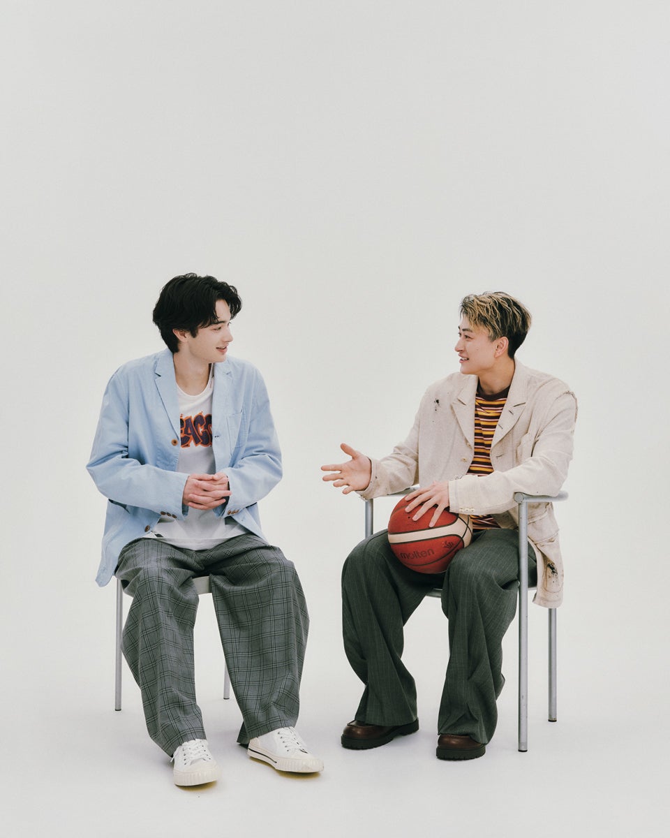 メンズノンノモデルの栄莉弥さんと、Bリーグ名古屋ダイヤモンドドルフィンズの加藤嵩都選手1