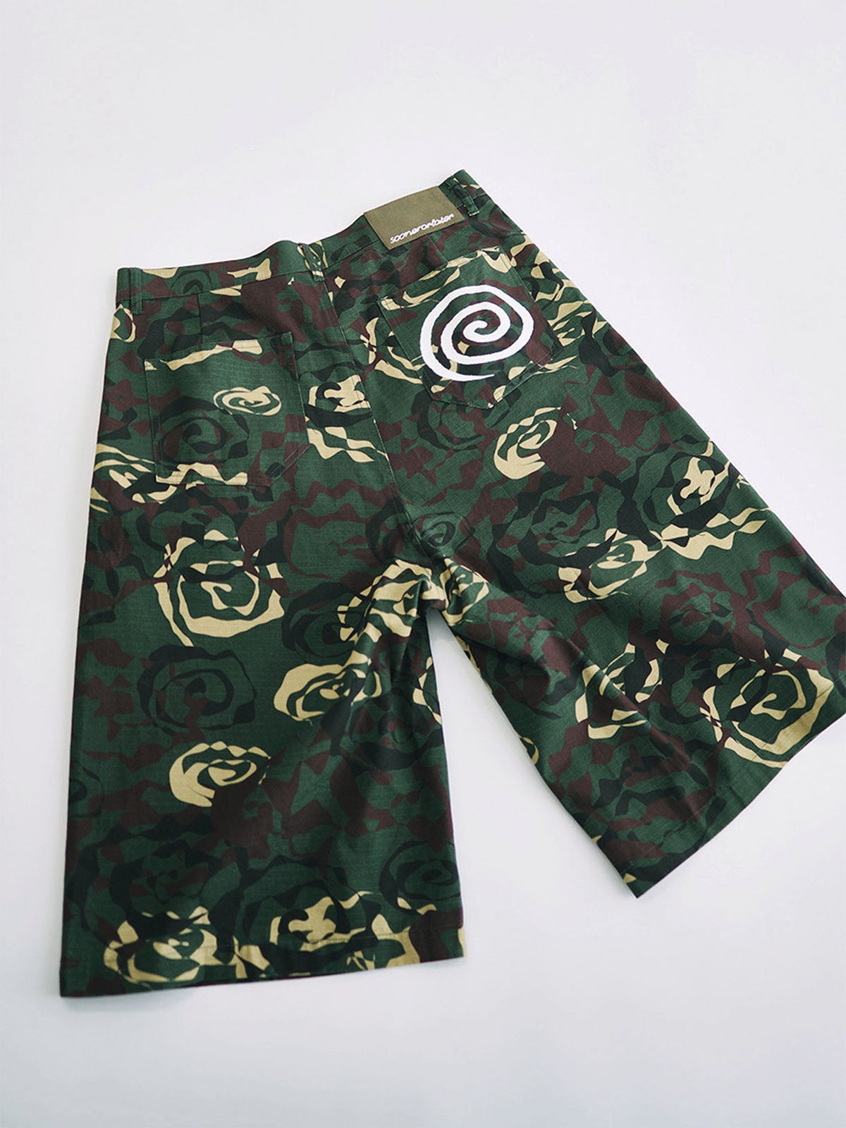 ショーツ￥26,400／ソル スーナーオアレイター