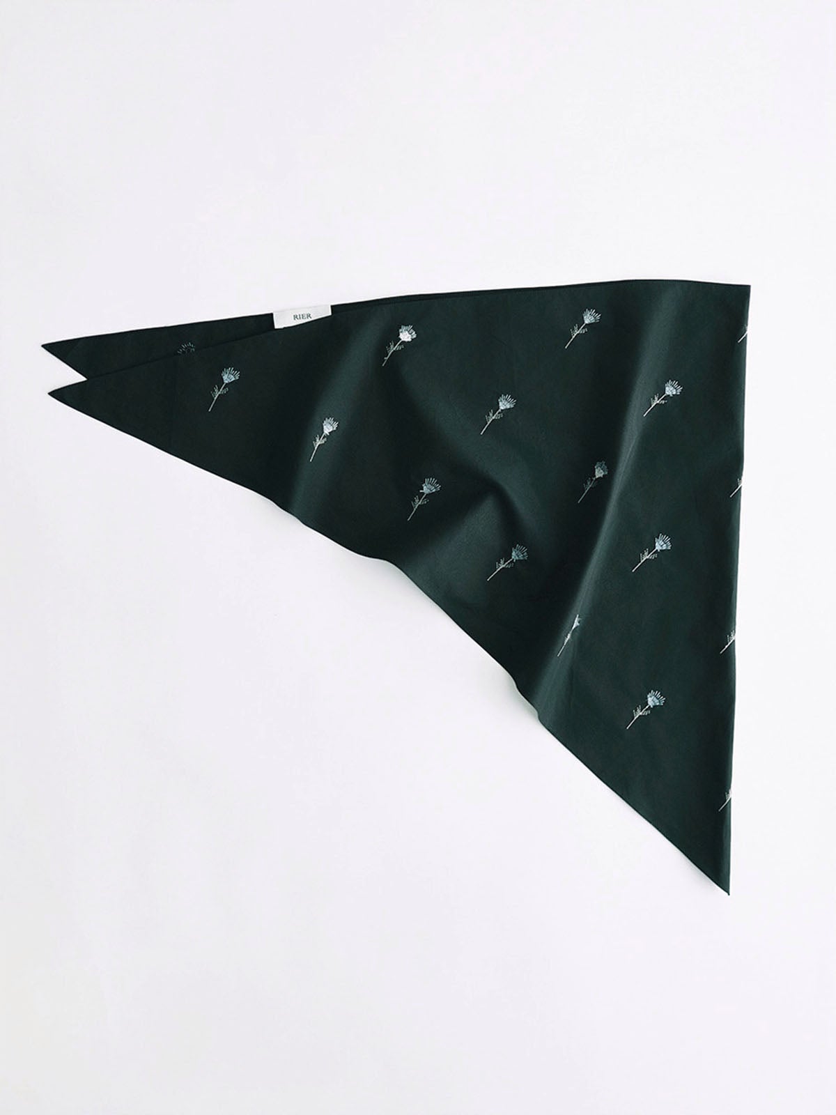 リアのスカーフ