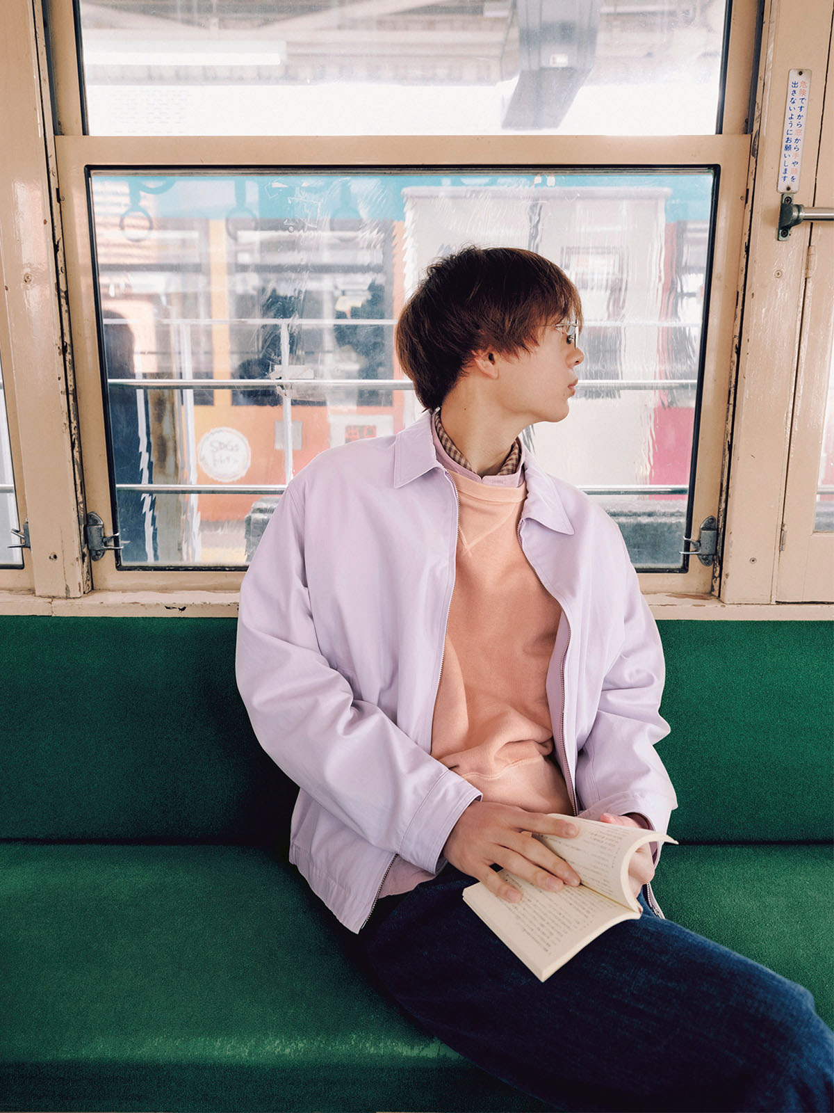 水沢林太郎　Smoky lilac　&times;　Warm orangeコーデ