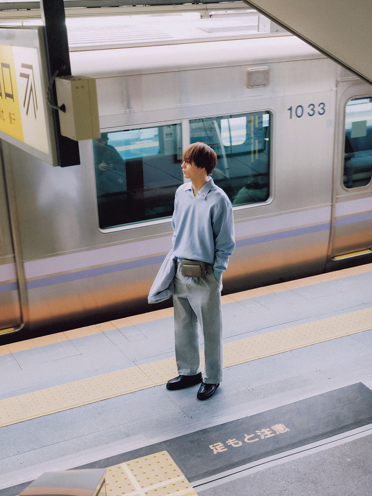 水沢林太郎　Airy blue　&times;　Dusty blue-grayコーデ