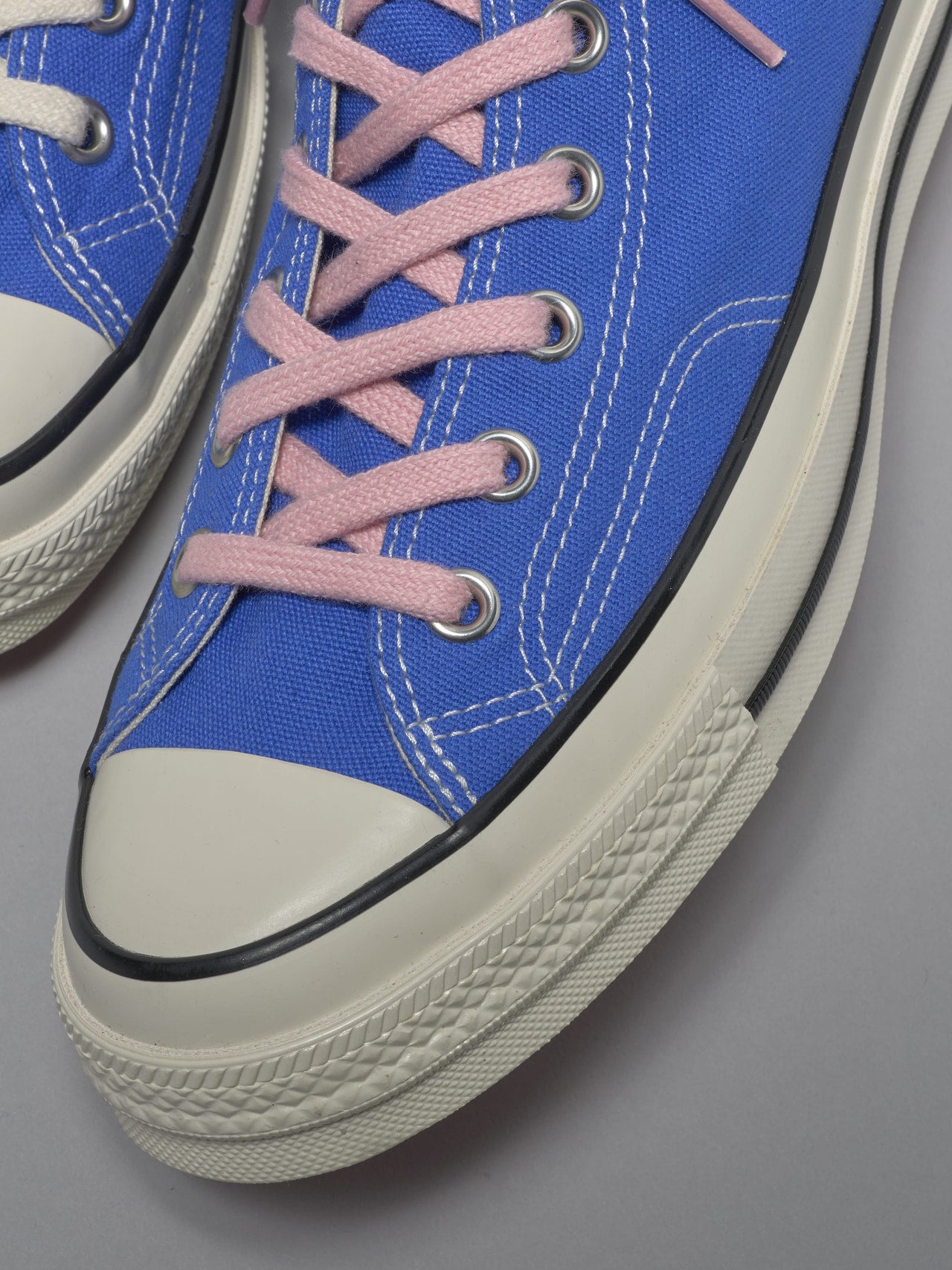 コンバース&times;MoMA デザインストアのコラボスニーカー　ALL STAR LGCY HI / MoMAのアッパー