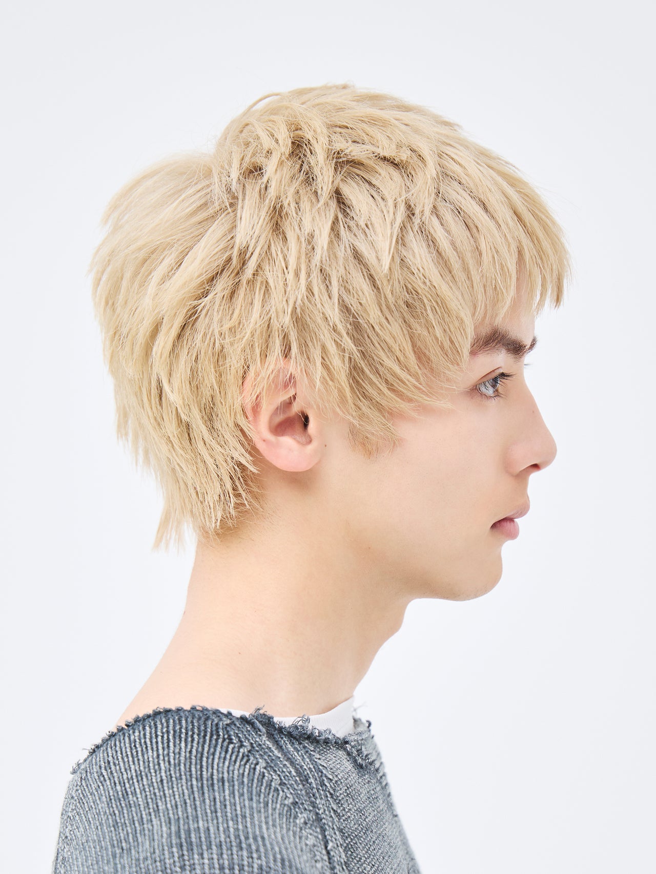 ナチュラルハイトーンで叶える、ソフトでかっこいい印象操作【東京最旬ヘアカタログ】