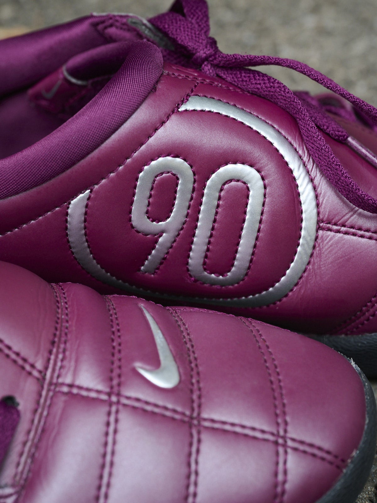 ナイキ　トータル90　サイド