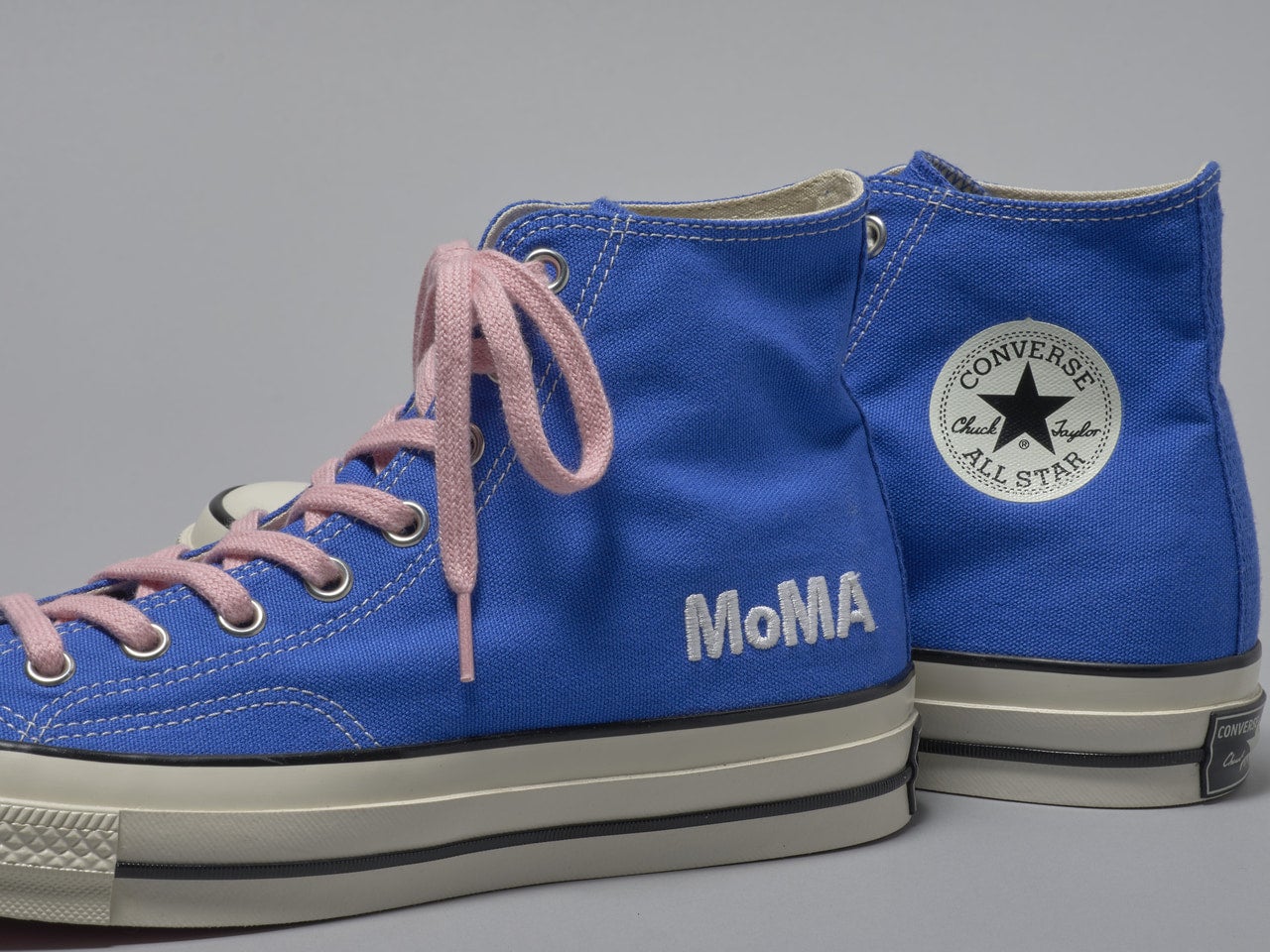 コンバース&times;MoMA デザインストアのコラボスニーカー　ALL STAR LGCY HI / MoMAのサイド
