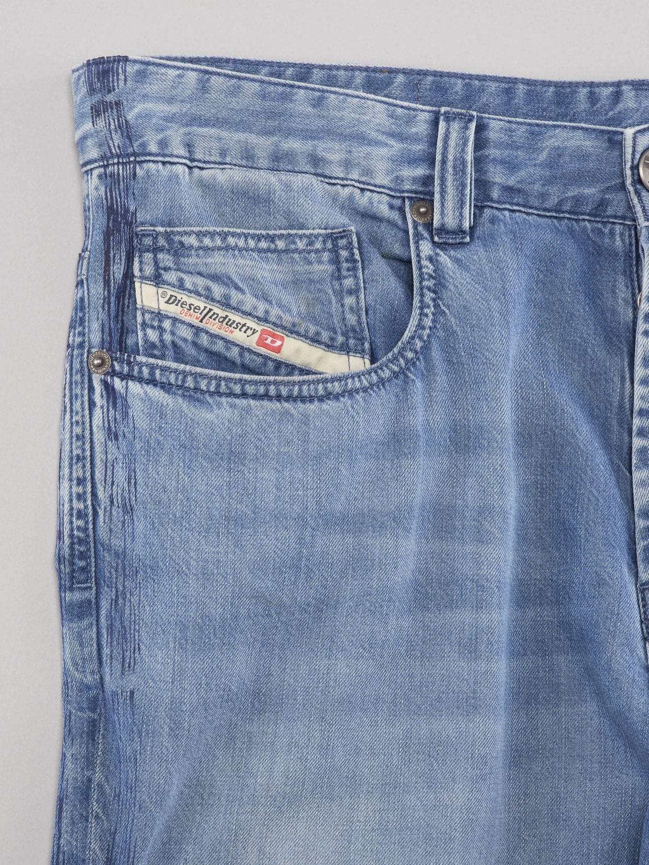ディーゼルのデニム「ローウエスト 2001 D-Macro」のポケット