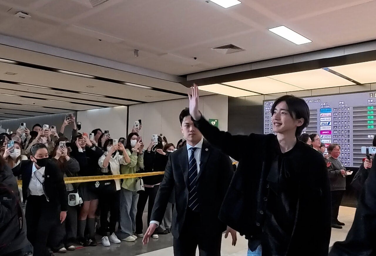 映画「君が最後に遺した歌」プロモーションのためにソウル金浦空港に到着した道枝駿佑さん