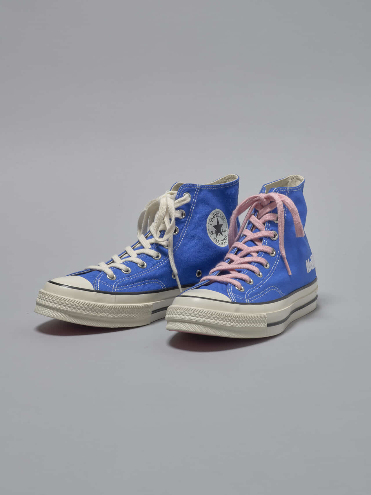 コンバース&times;MoMA デザインストアのコラボスニーカー　ALL STAR LGCY HI / MoMA
