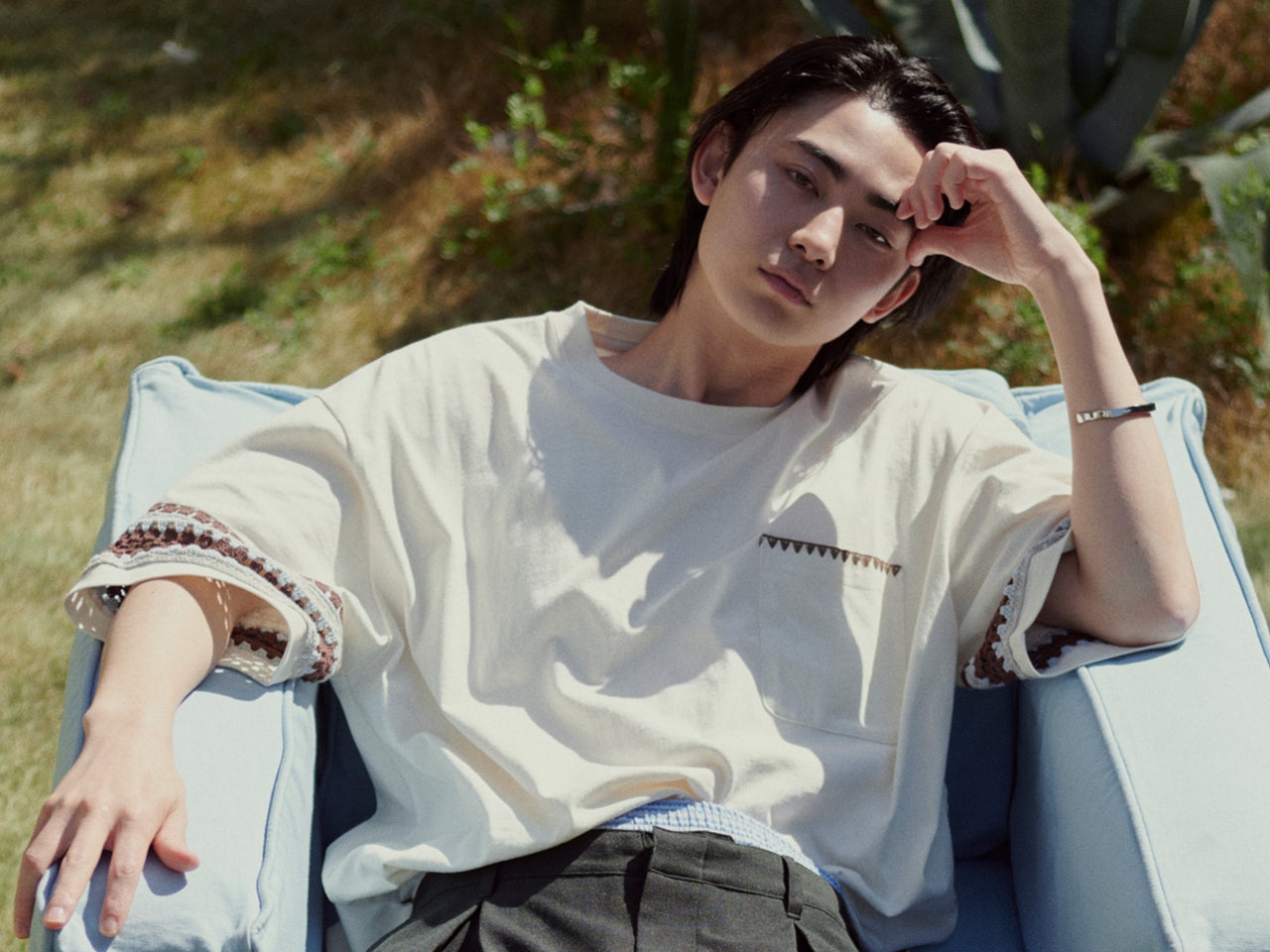 豊田裕大が選ぶ「niko and ...」の最新作。“１枚で主役級”のトップスは今買えば夏まで大活躍！