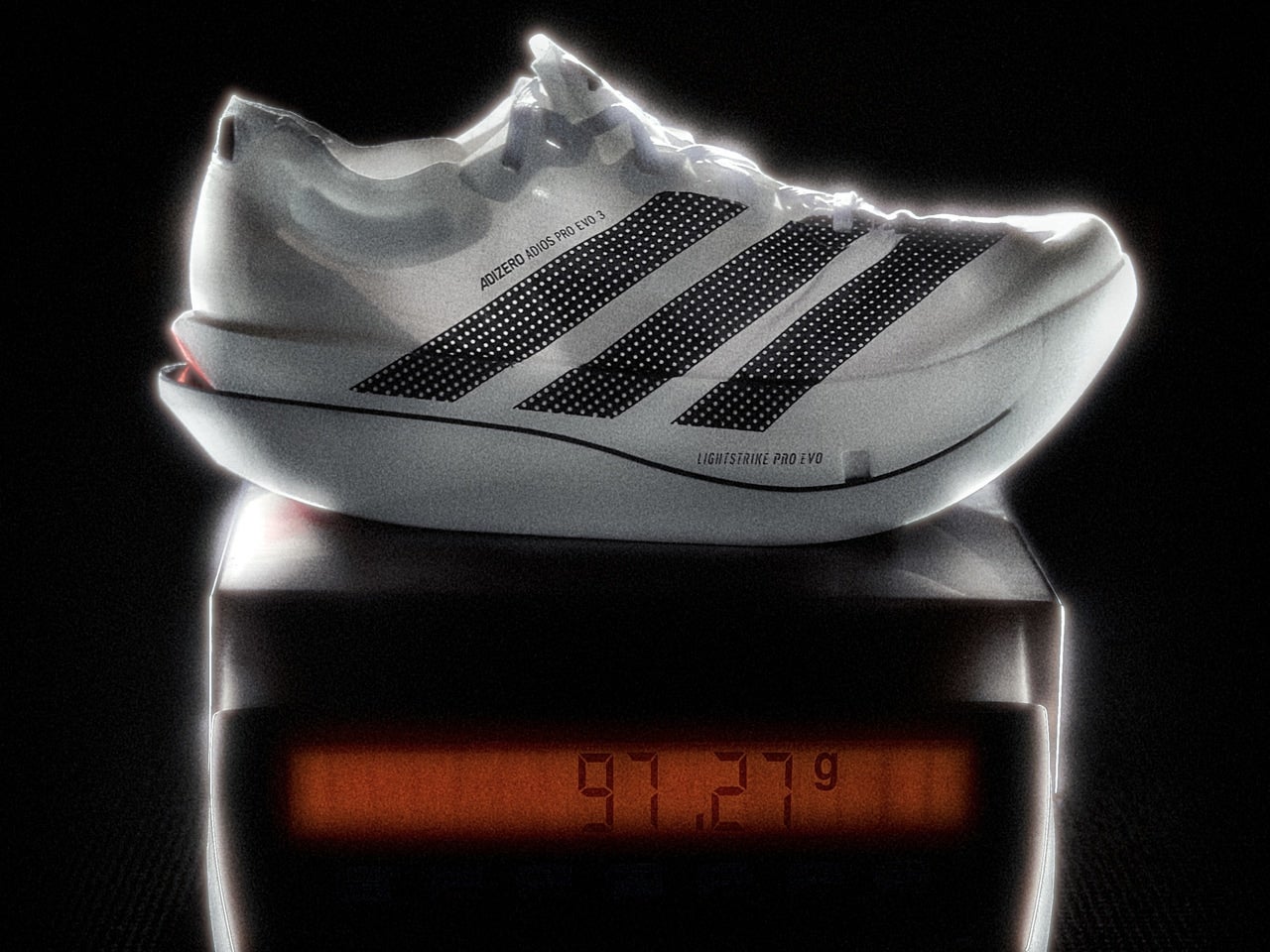 100g以下のシリーズ史上最軽量！「アディダス」からスーパーレーシングモデルの新作「ADIZERO ADIOS PRO EVO 3」が登場！