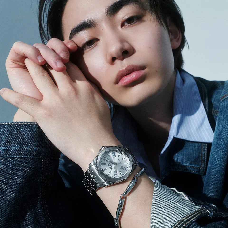 手もとに「ディーゼル ウォッチ」のインパクト。アクセ感覚の最強新作