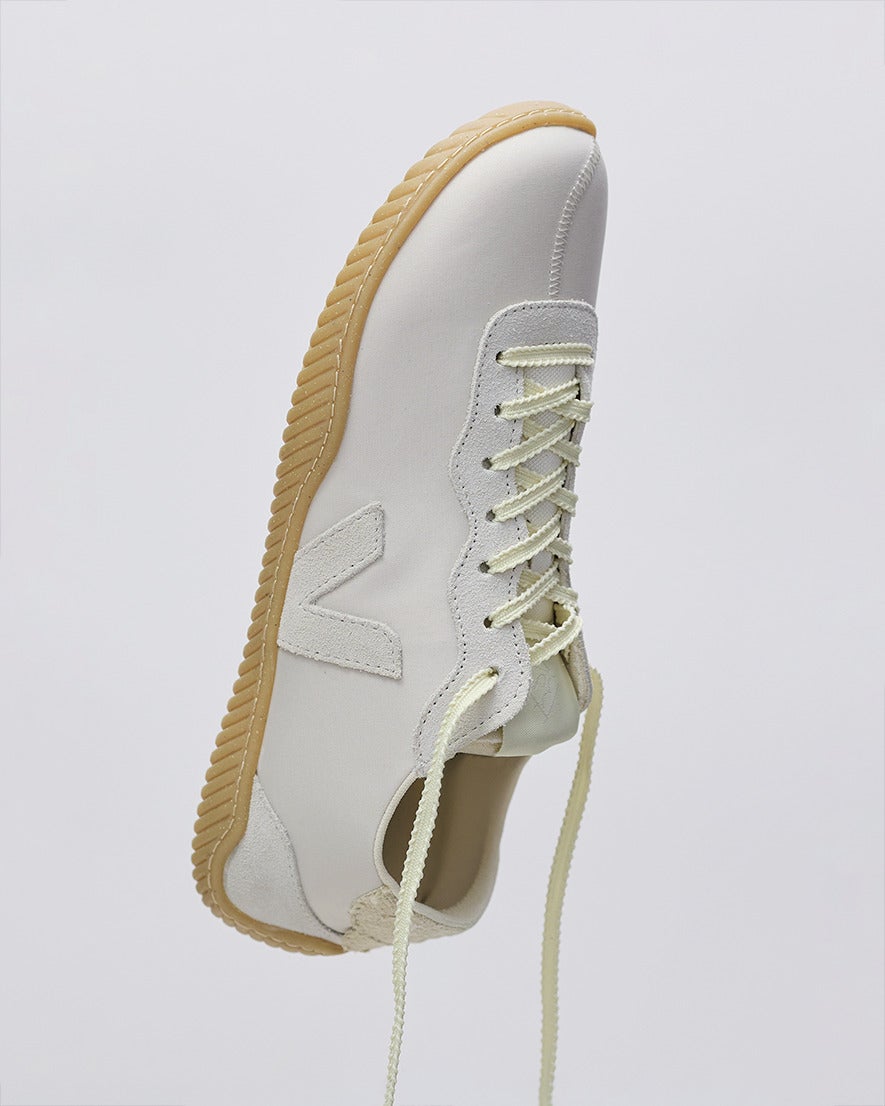 VEJA × BASERANGE のスニーカー「JITSU NOLYN」