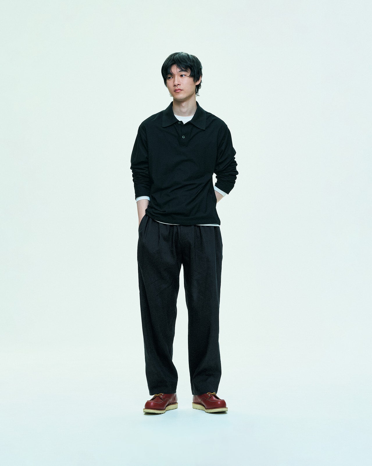 高橋璃央が着用するマーガレット・ハウエルのリネンパンツ