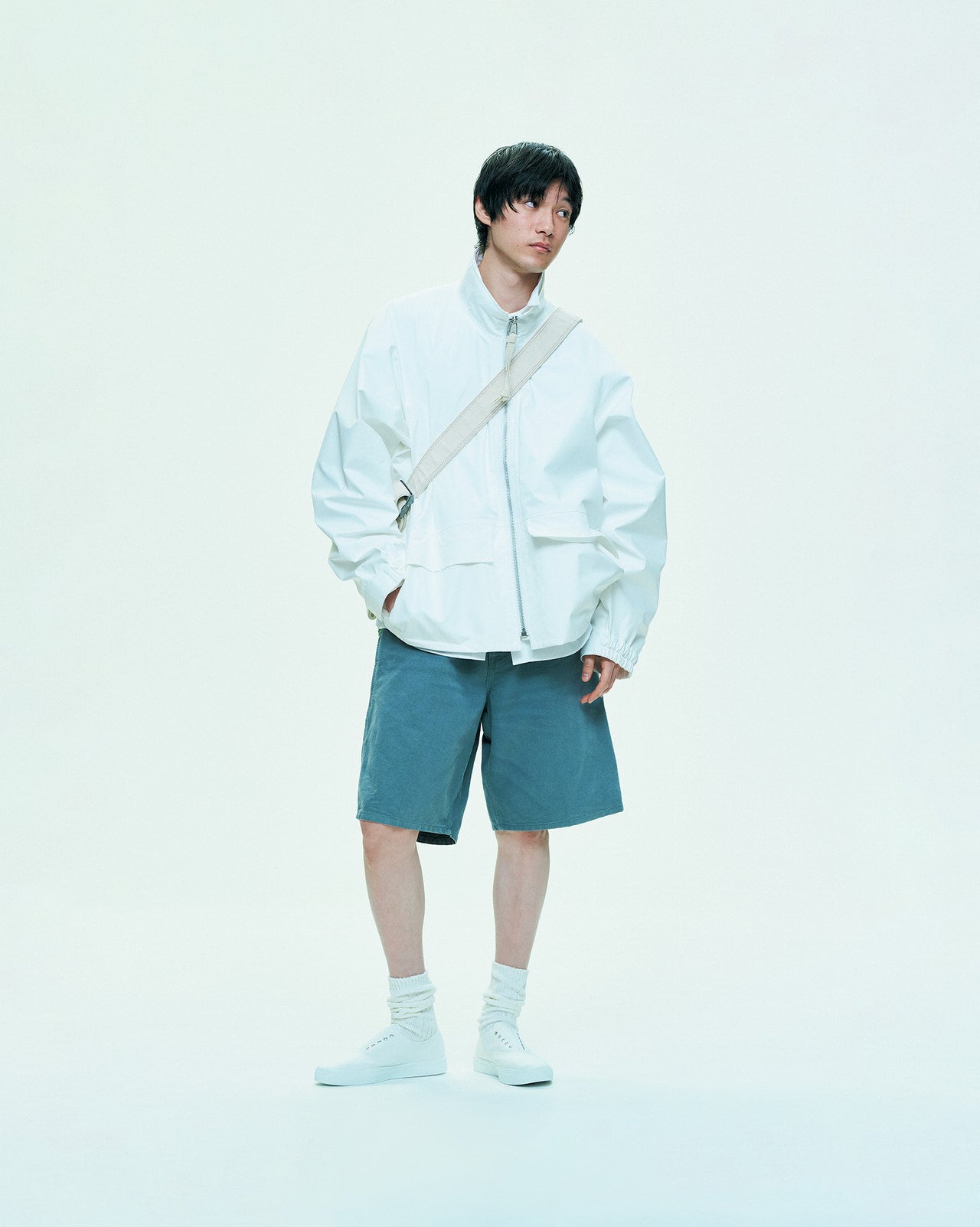 高橋璃央が着用するカーハート WIPのペインターショーツ