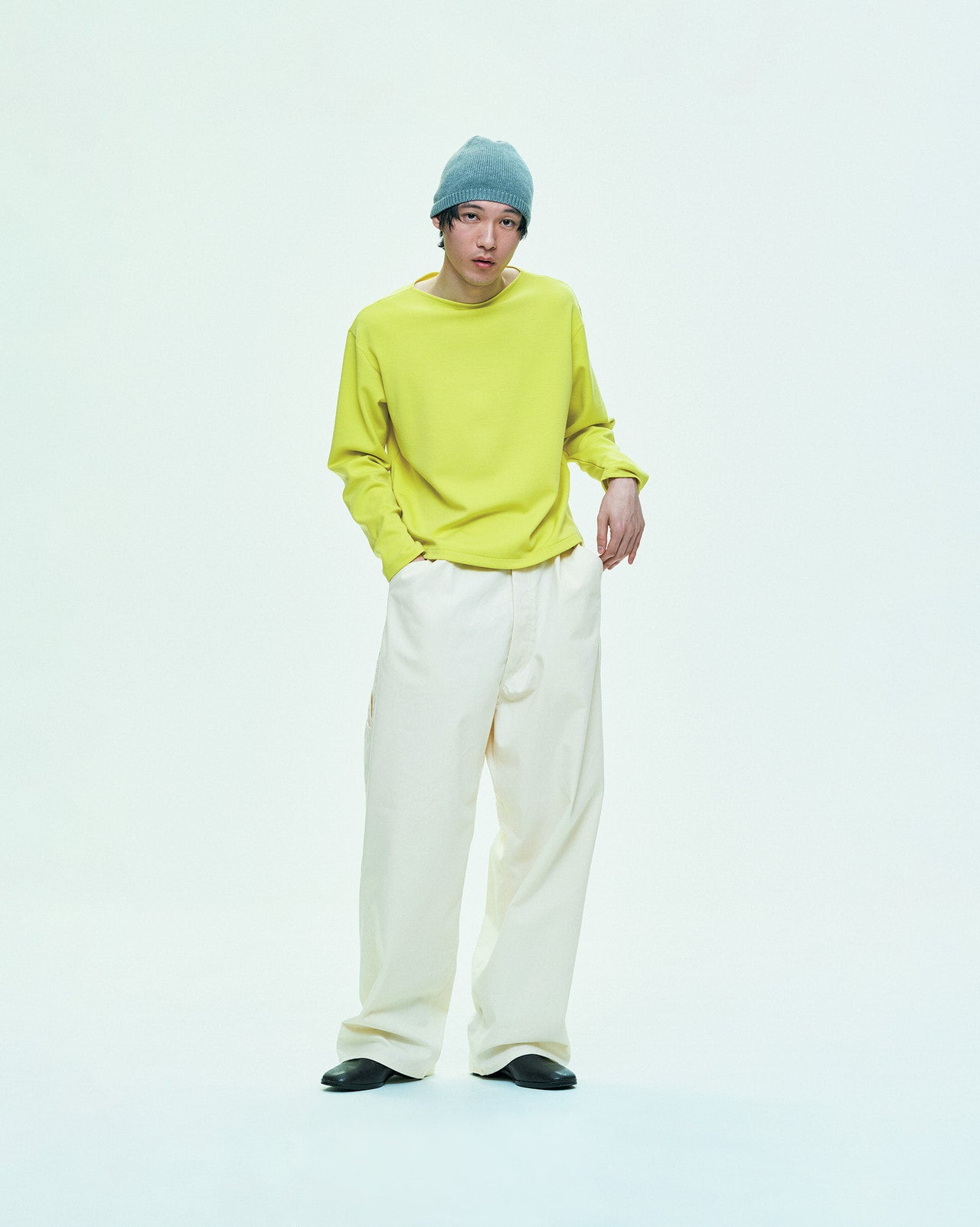 高橋璃央が着用するレショップ&times;リーのペインターパンツ