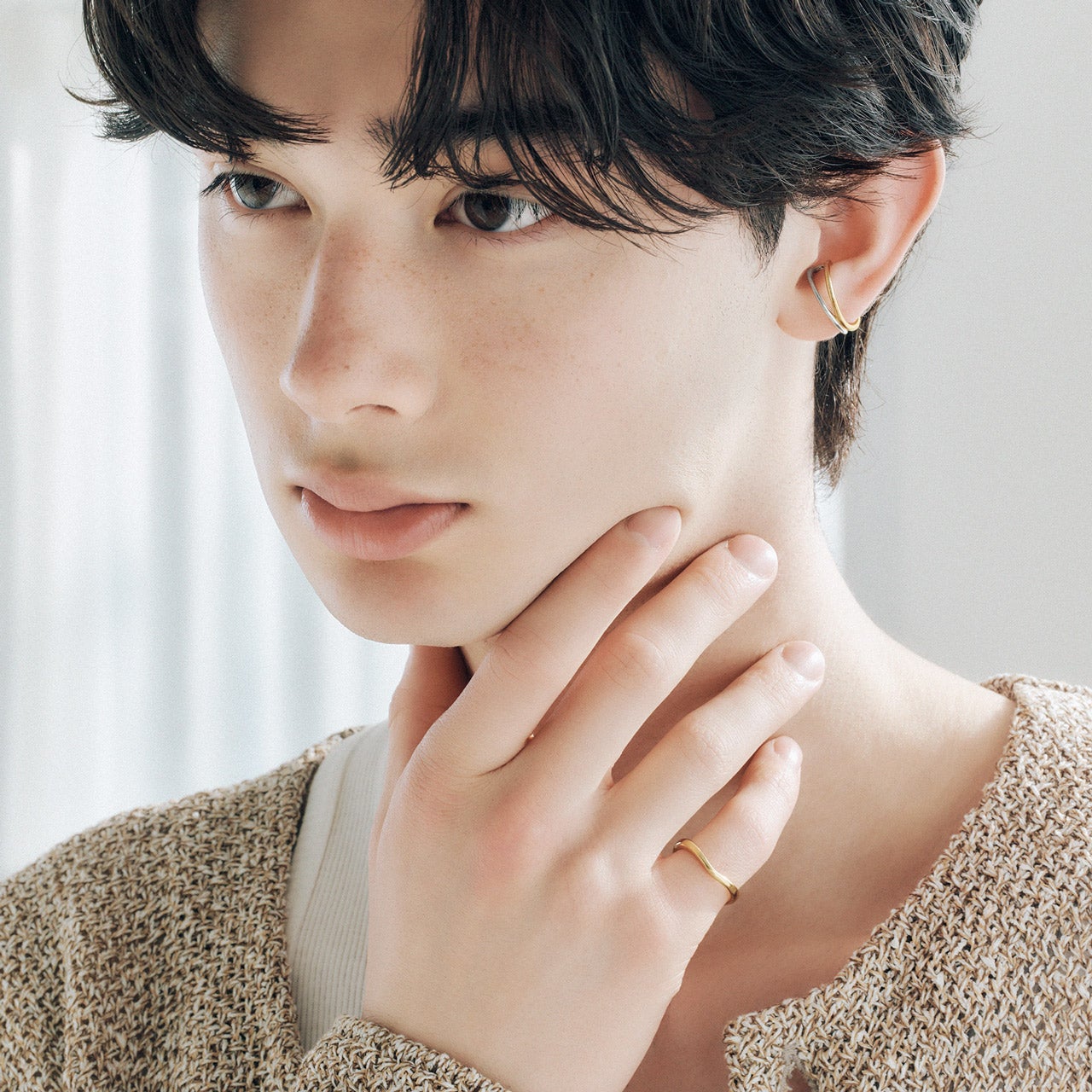 リングに、イヤカフに、チャームに。自在に遊べる「メニリング」の可能性