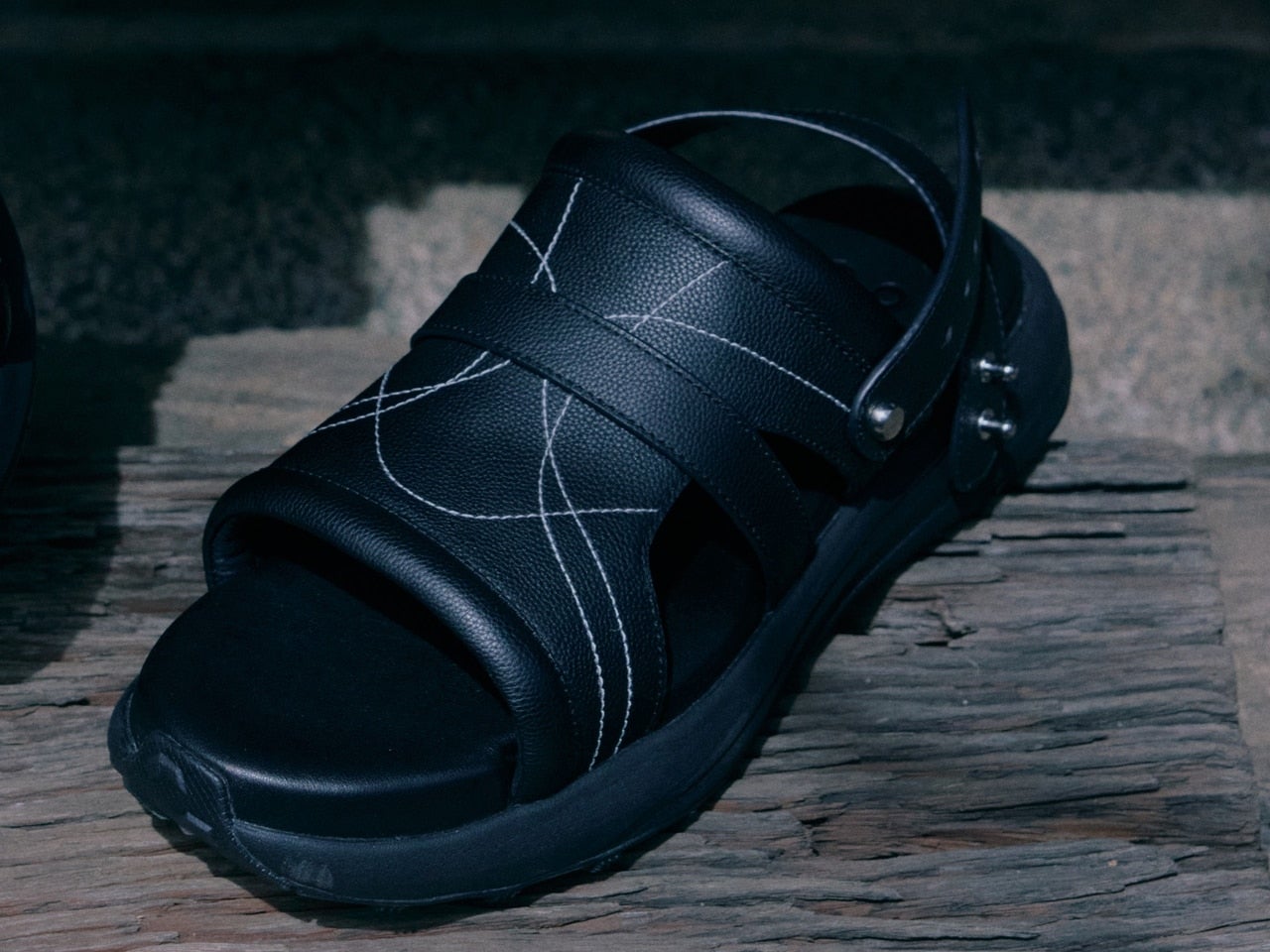 「OAO(オーエーオー)」の人気サンダルスニーカーが履き心地もデザインもアップデート！「インターナショナルギャラリー ビームス」別注で実現！