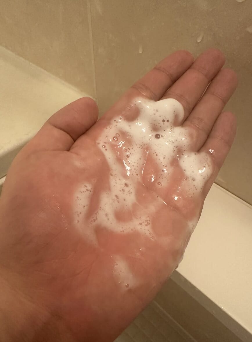 ソフィーナiP マイクロ泡セラム洗顔料　泡　のばしたあと