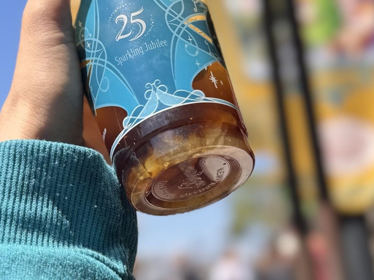 東京ディズニーシー25周年&ldquo;スパークリング・ジュビリー&rdquo;食べ歩きドリンク「スペシャルスパークリングドリンク（レモンティー＆パッションフルーツ）」３