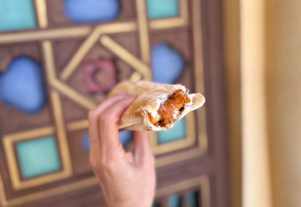 東京ディズニーシー食べ歩き定番メニュー「ロング･ナン（ミートソース）」中身