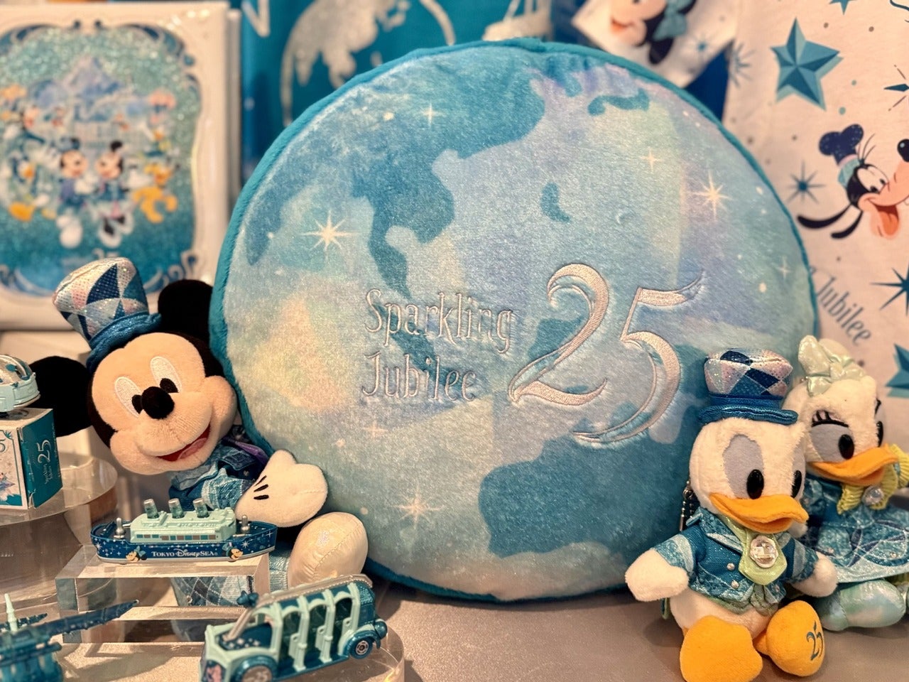 ディズニーシー25種年グッズ「クッション」