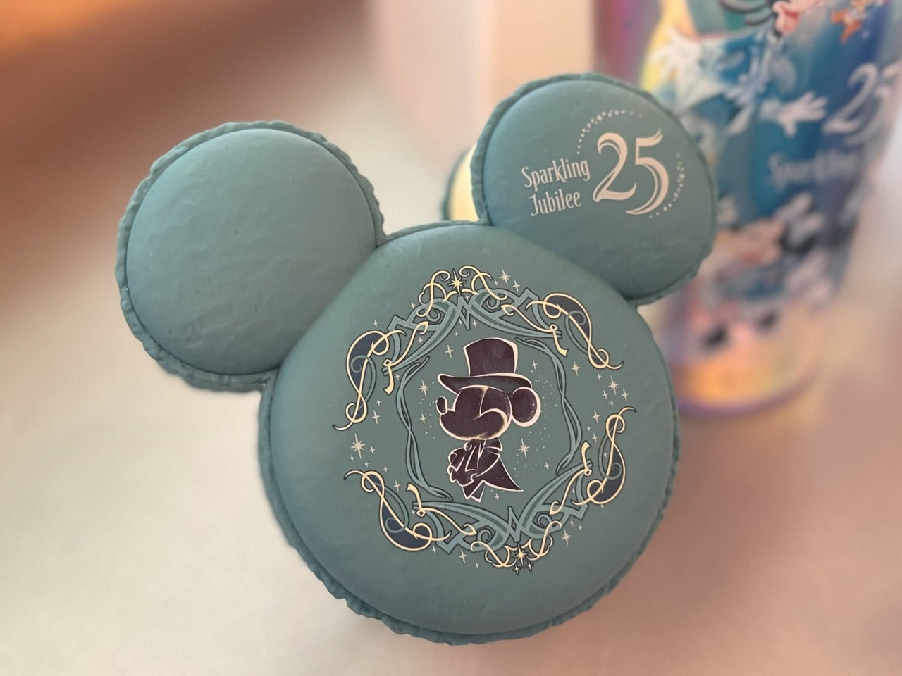 東京ディズニーシー25周年&ldquo;スパークリング・ジュビリー&rdquo;食べ歩きフード「ミッキーマカロン（ホワイトチョコ）」スーベニア