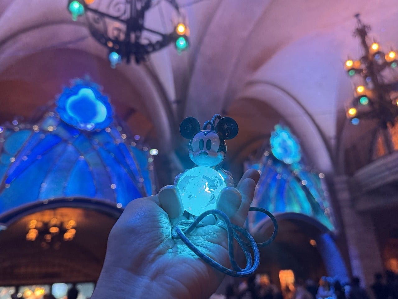 ディズニーシー25種年グッズ「光るおもちゃ」ミッキー夜